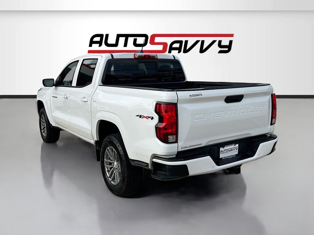 Used 2025 White Chevrolet LT image 5