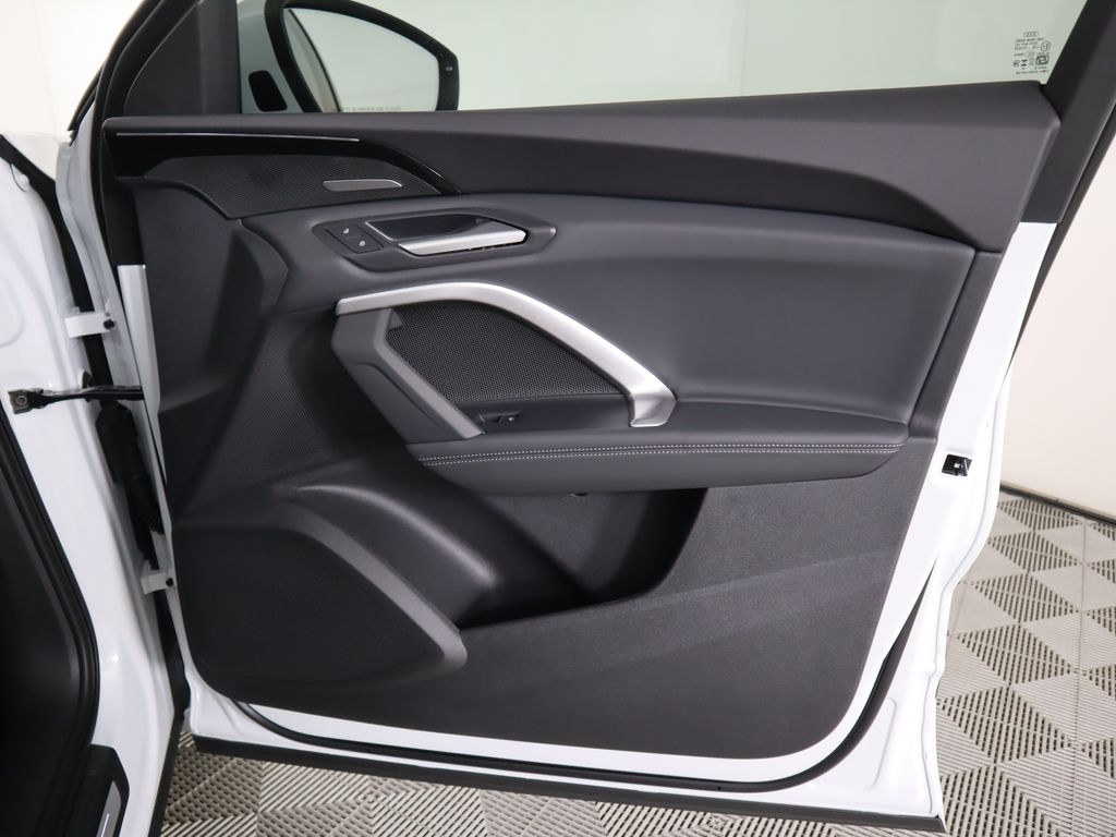 Thumbnail: 2025 Audi Q5 - 27