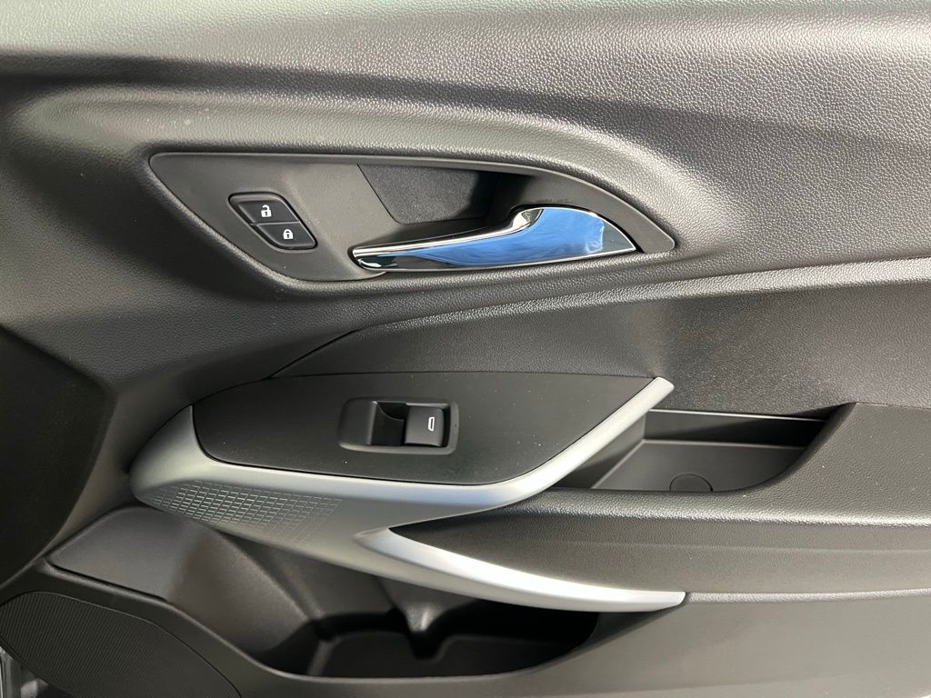 Thumbnail: 2025 Chevrolet Trax - 10