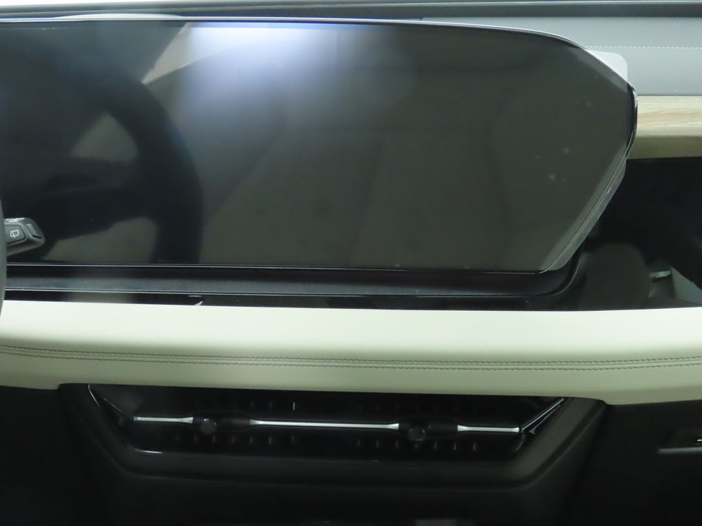 Thumbnail: 2025 Audi Q6 e-tron - 15