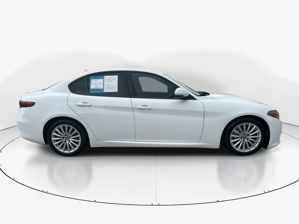 2022 Alfa White Alfa Romeo Giulia Sprint RWD Sedan