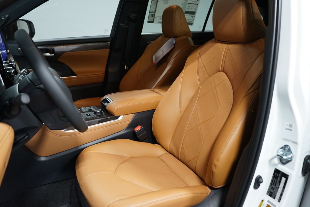 Thumbnail: 2026 Toyota Highlander - 29