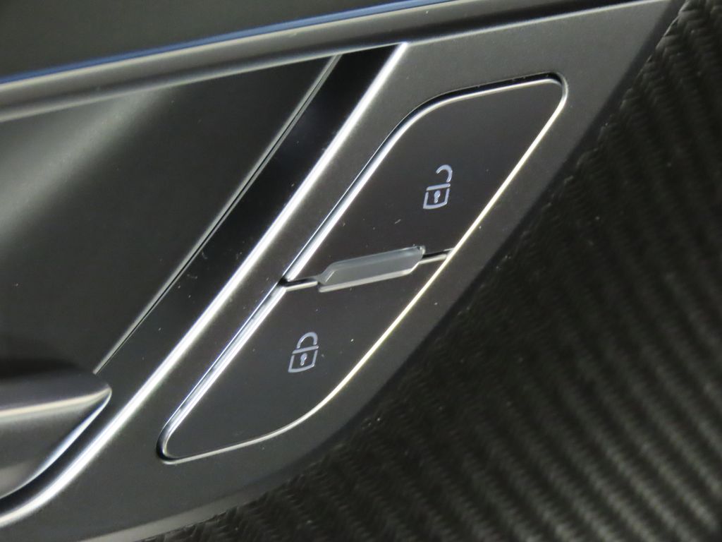 Thumbnail: 2026 Audi RS 6 - 27