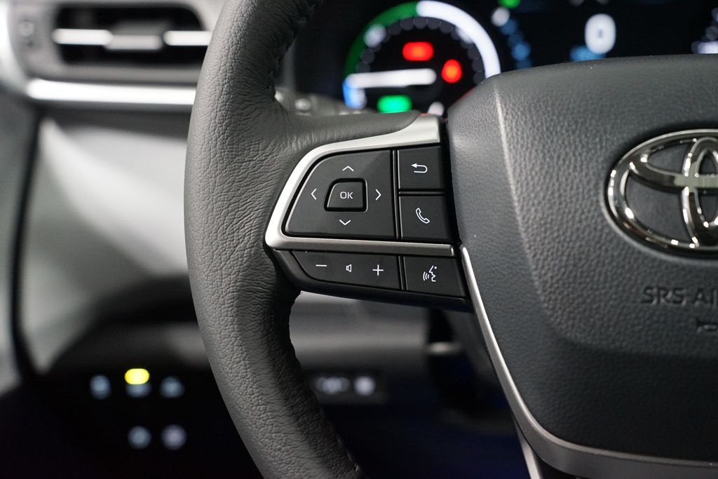 Thumbnail: 2025 Toyota Sienna - 14