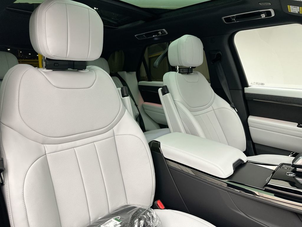 Thumbnail: 2026 Land Rover Range Rover Sport - 6