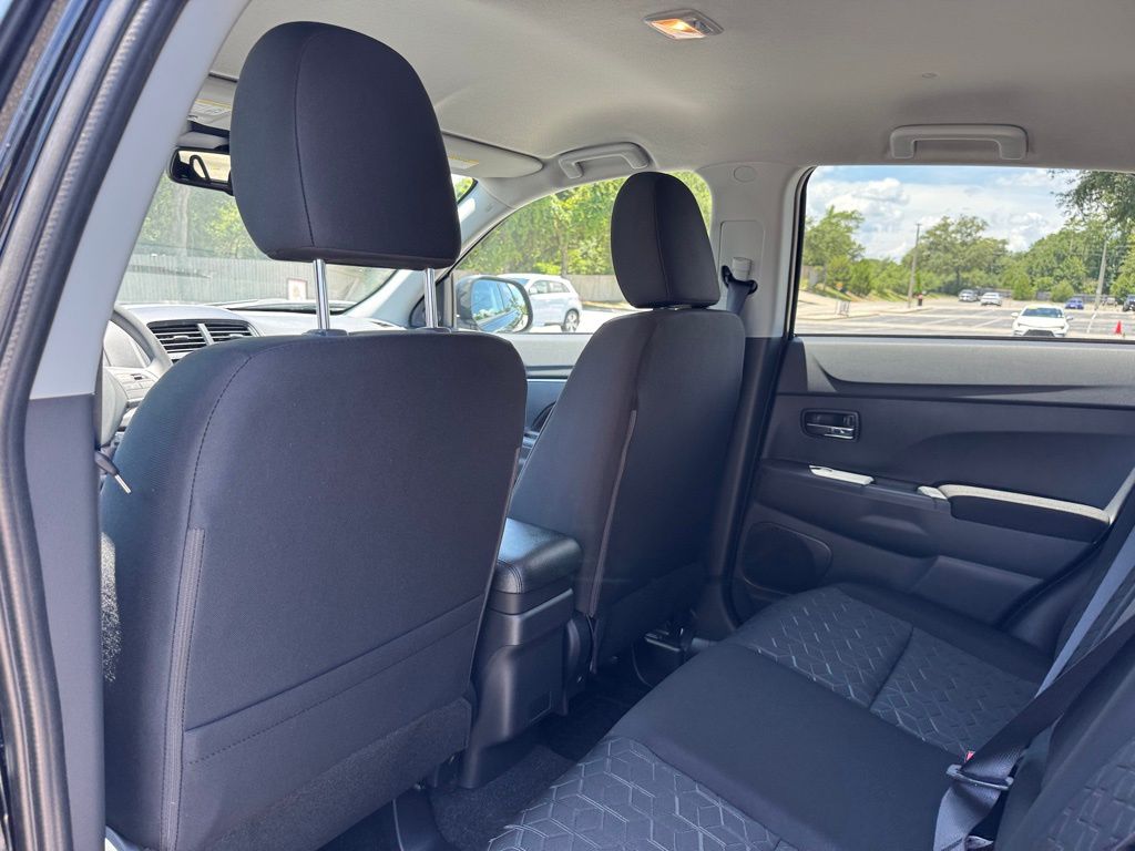 2025 Mitsubishi Outlander Sport ES photo 11