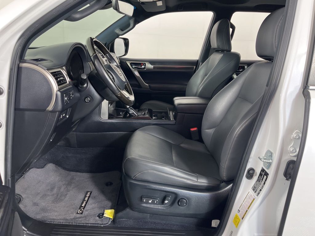 Thumbnail: 2020 Lexus GX - 23