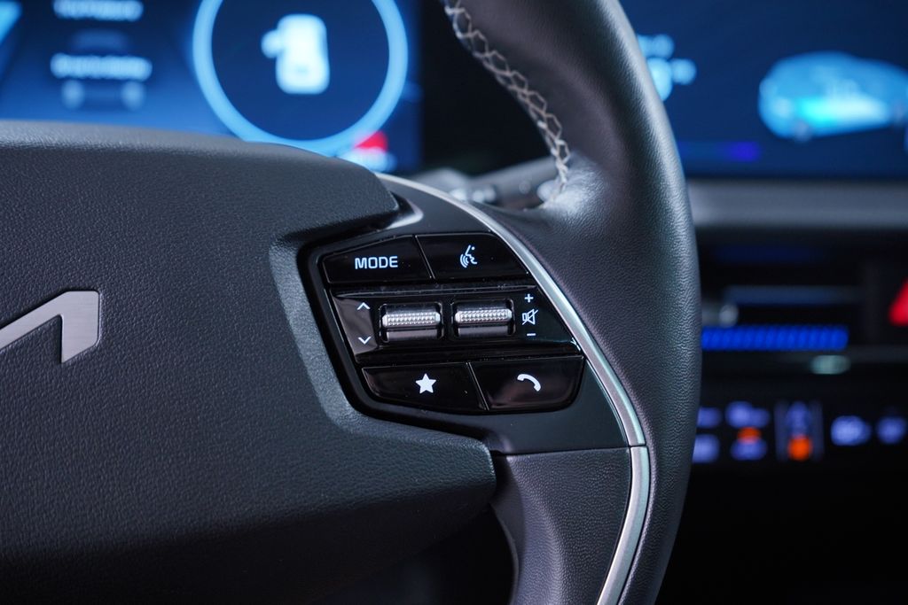 Thumbnail: 2022 Kia EV6 - 21