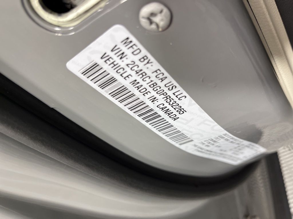 2023 Chrysler Pacifica Touring L 29