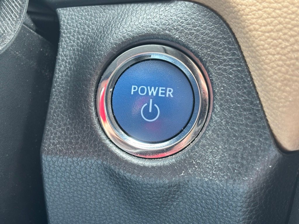 2021 Toyota RAV4 Hybrid XLE photo