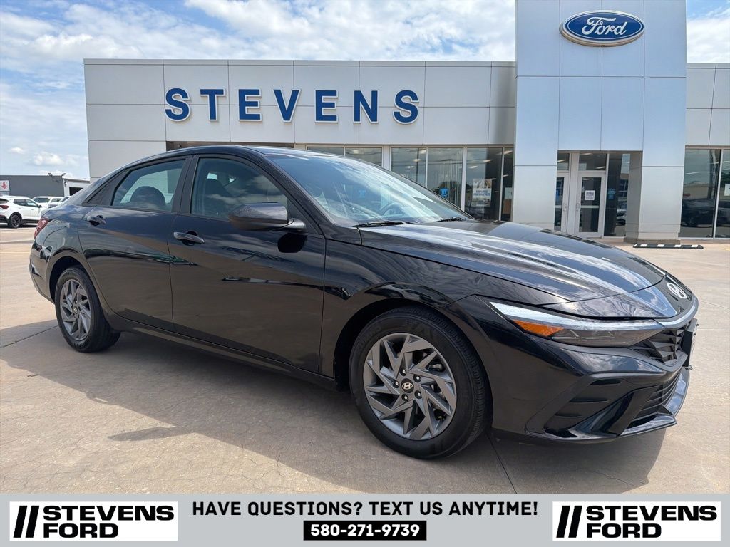 Abyss Black 2024 Hyundai Elantra SEL FWD Sedan Front-Wheel Drive Continuously Variable Transmission
