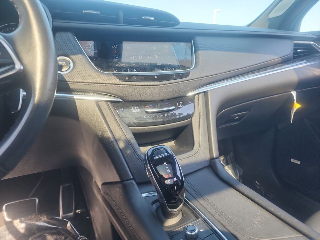 2021 Cadillac XT5 Sport 24