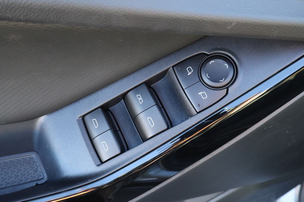 Thumbnail: 2026 Chevrolet Equinox - 17