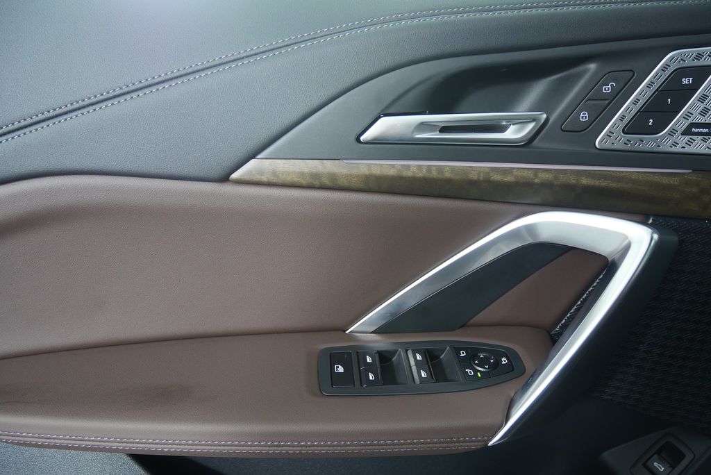 2025 BMW X1 xDrive28i 8