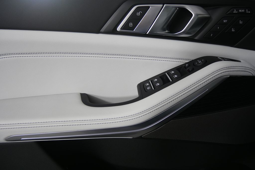 2026 BMW X7 xDrive40i 8