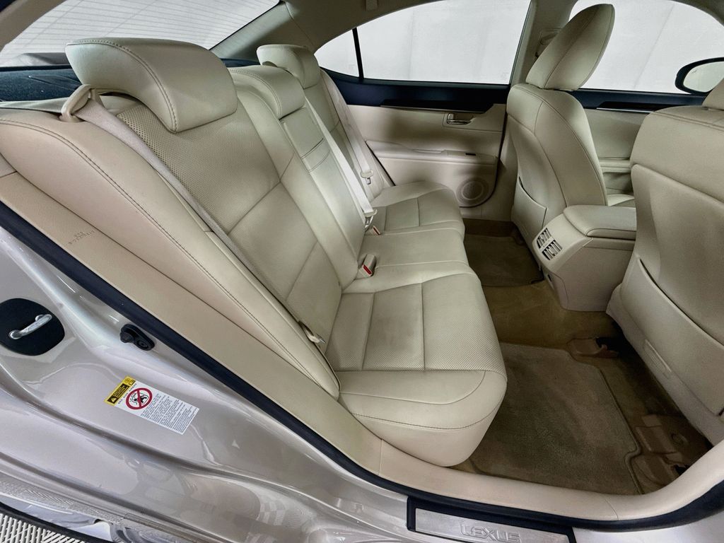 Thumbnail: 2014 Lexus ES - 28