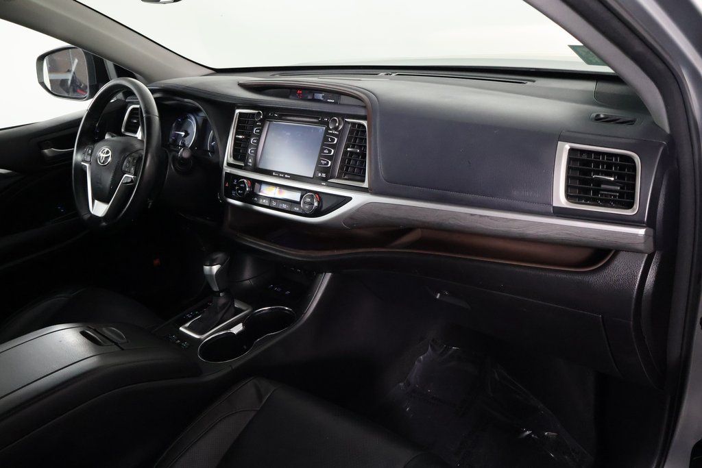 Thumbnail: 2017 Toyota Highlander - 9