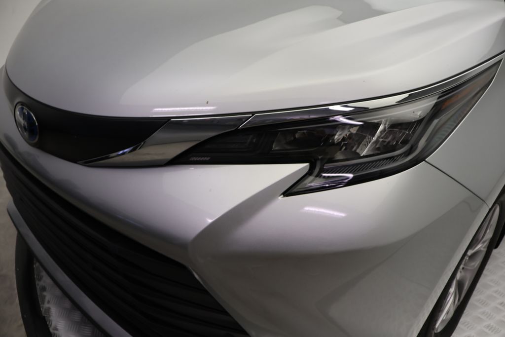 Thumbnail: 2025 Toyota Sienna - 3