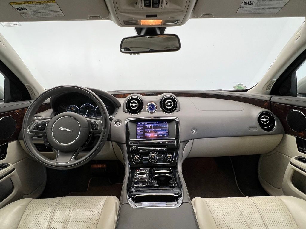 2012 Jaguar XJ Base 10