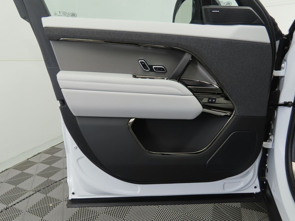 Thumbnail: 2025 Land Rover Range Rover Sport - 25