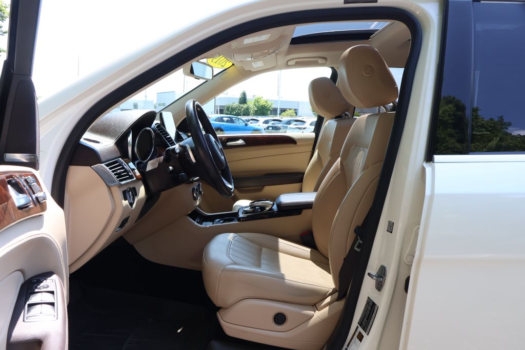 Thumbnail: 2019 Mercedes-Benz GLS - 29