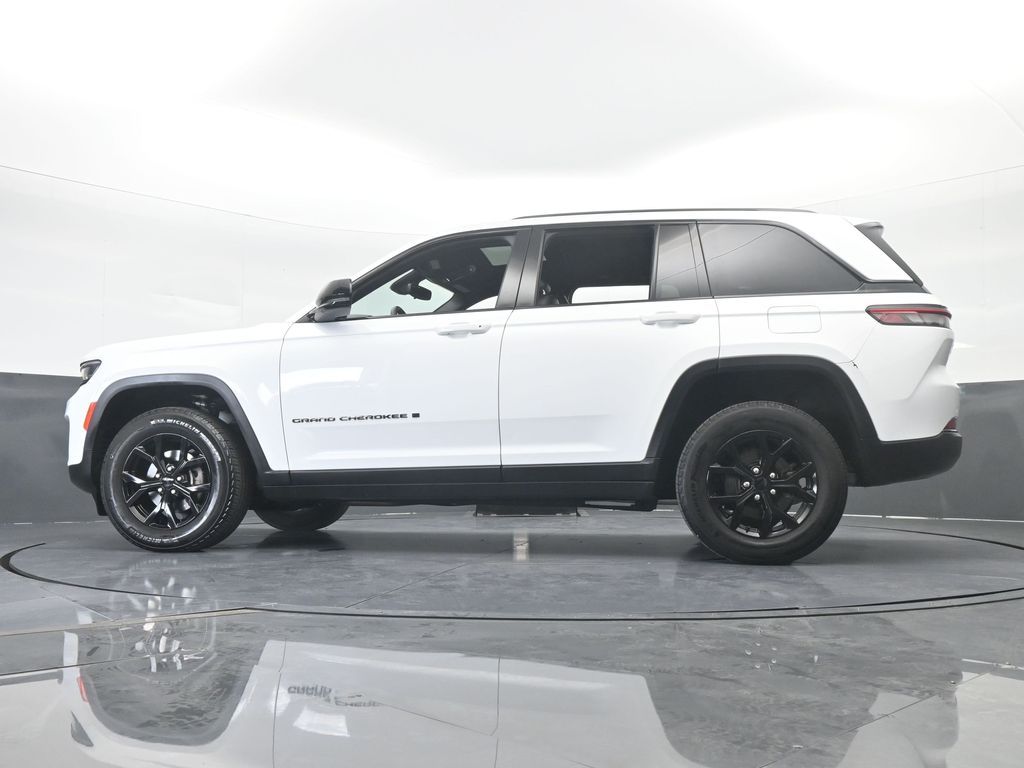 Used 2024 Bright White Clearcoat Jeep Altitude X image 63