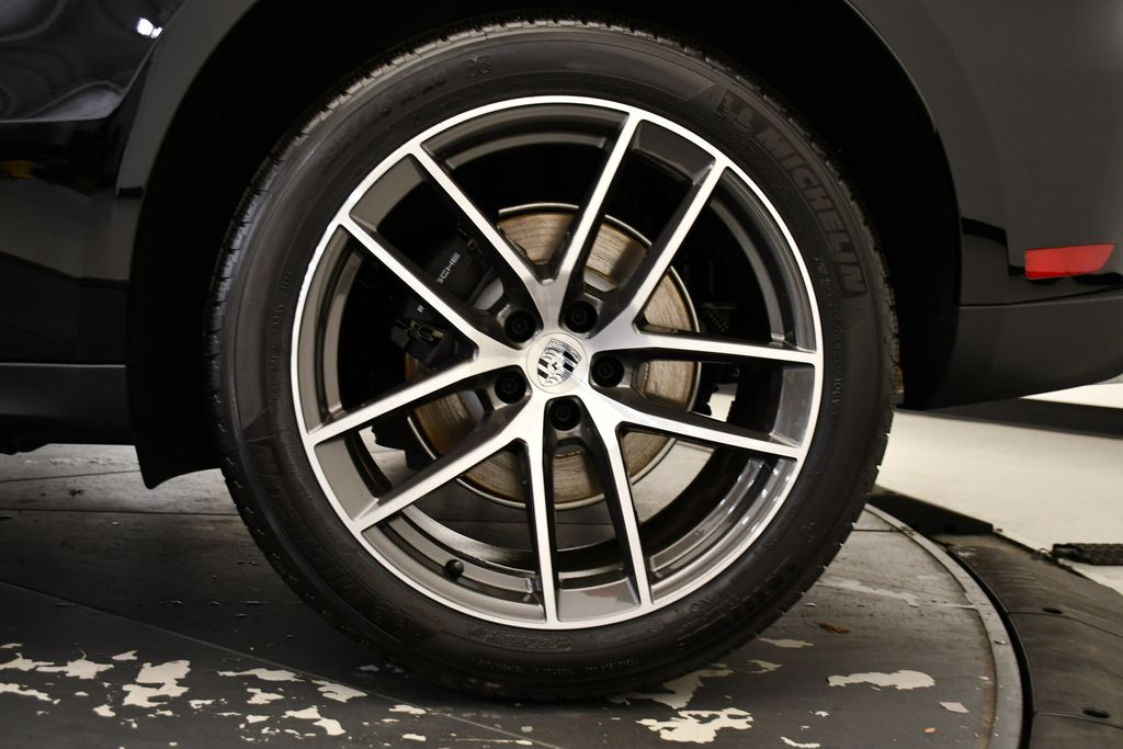 Thumbnail: 2026 Porsche Macan - 17