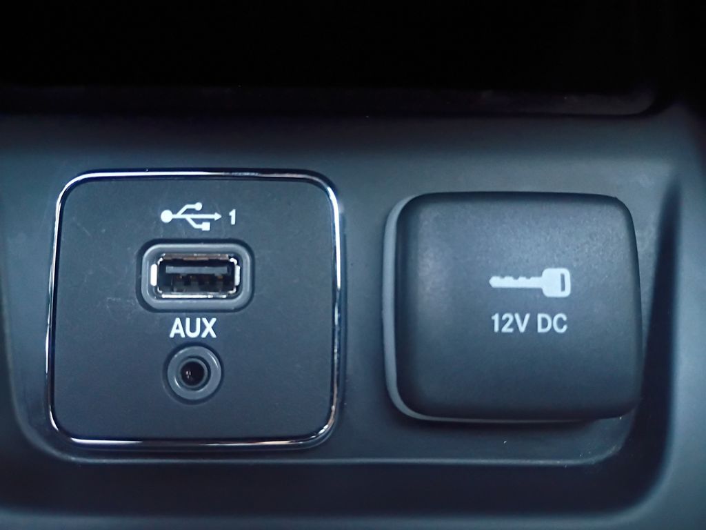 Used Car 2023 Jeep Cherokee  Altitude For Sale Under $25,000 In Austin, Texas