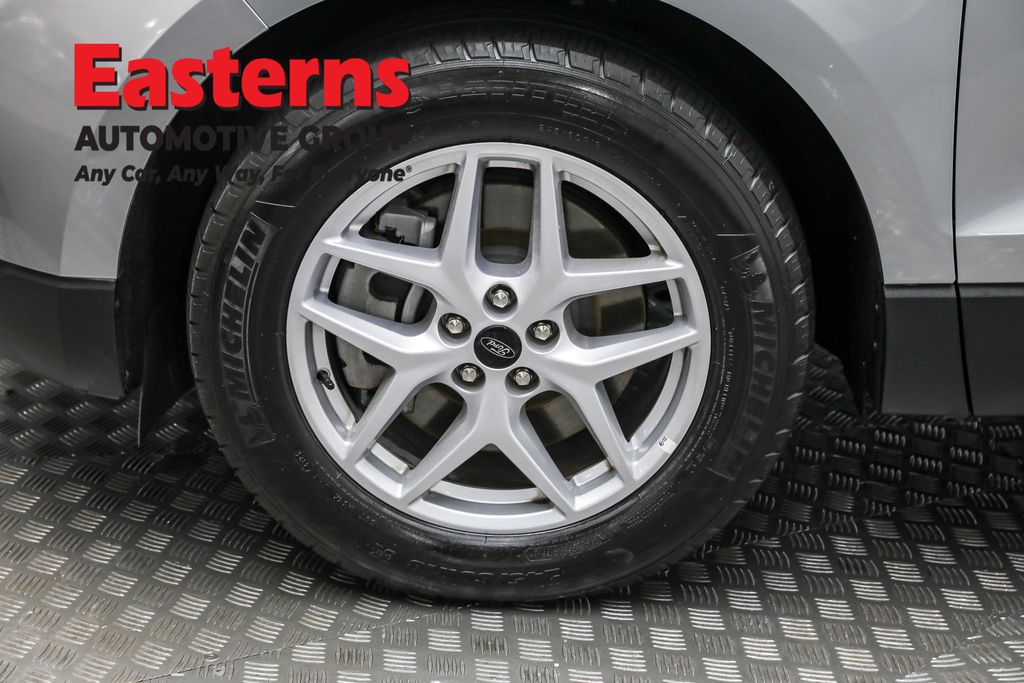 Used 2024 Silver Ford SEL image 31