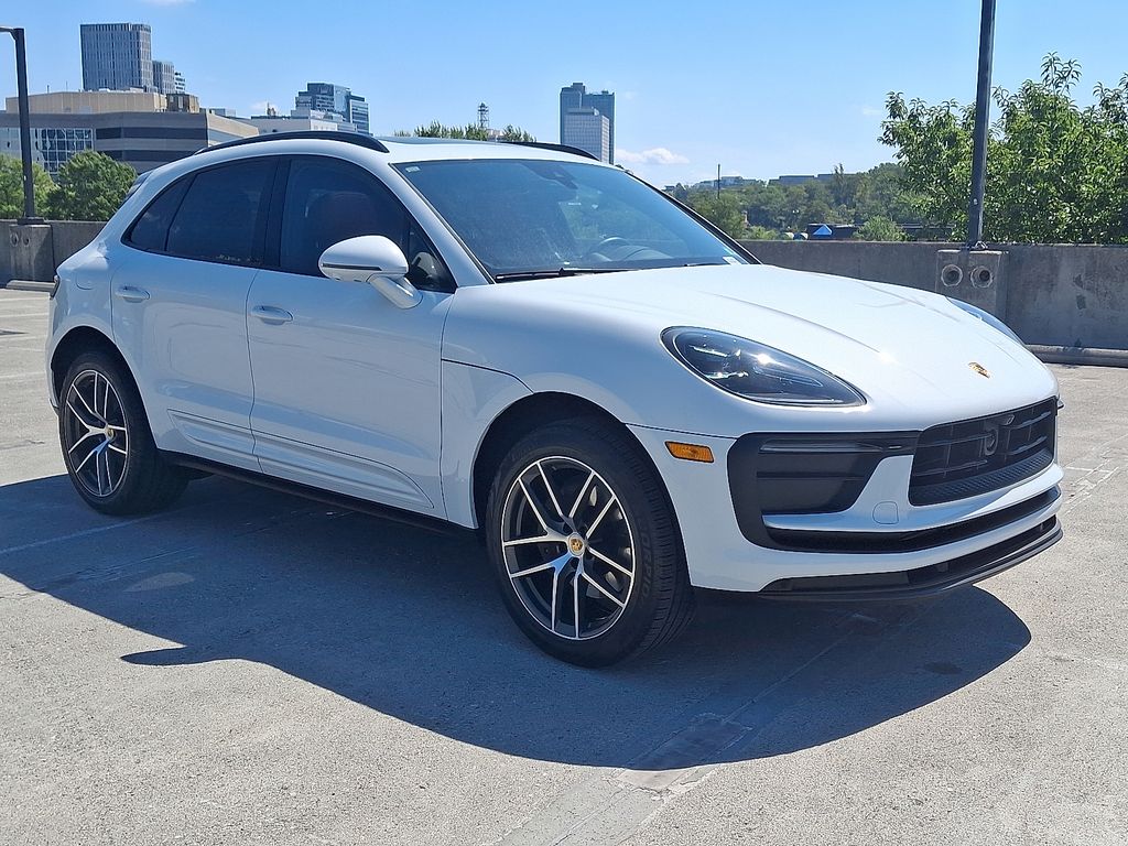 Thumbnail: 2025 Porsche Macan - 7