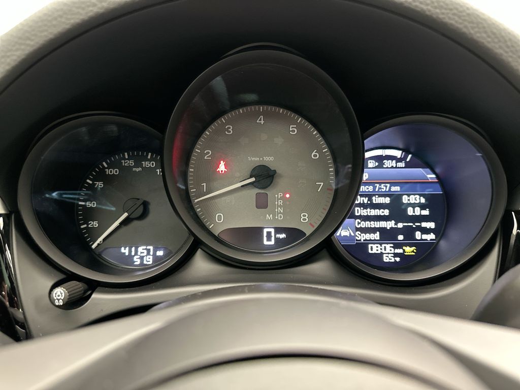 Thumbnail: 2023 Porsche Macan - 31