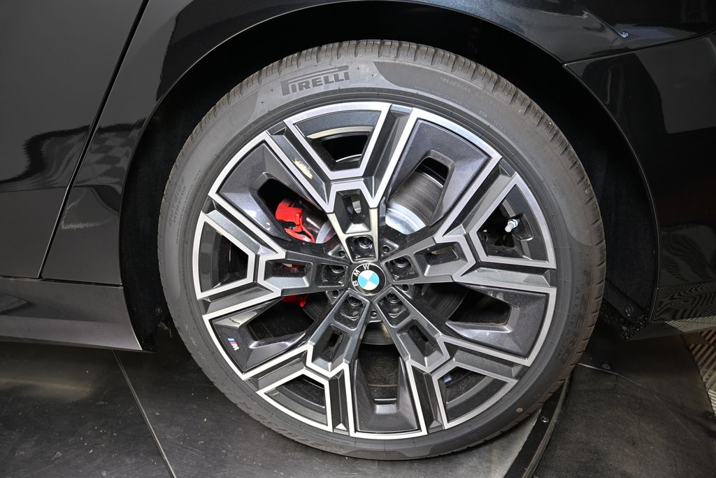 Thumbnail: 2026 BMW i5 - 12
