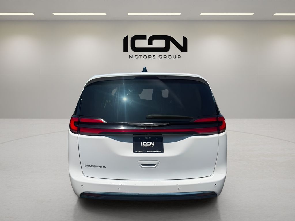 Used 2024 Chrysler Pacifica Van