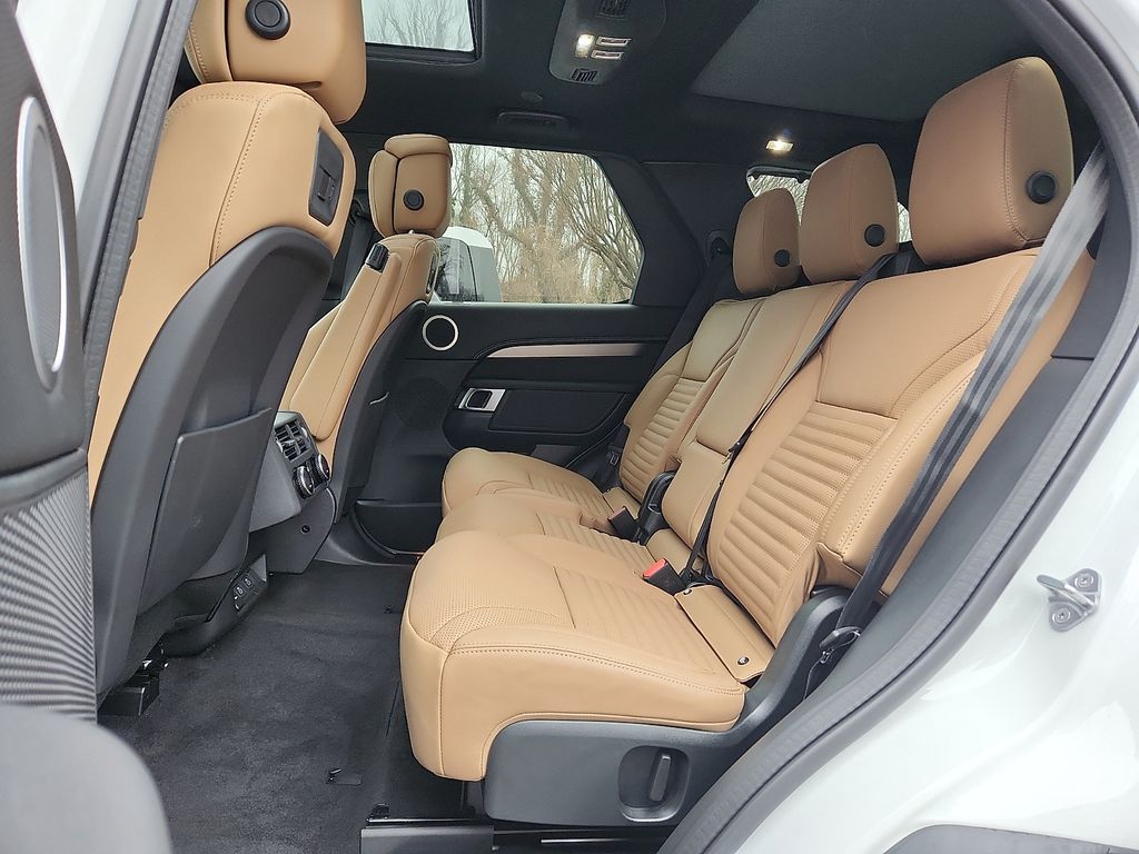 Thumbnail: 2026 Land Rover Discovery - 5