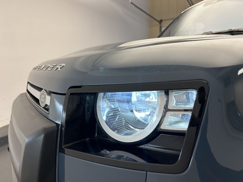 Thumbnail: 2020 Land Rover Defender - 9