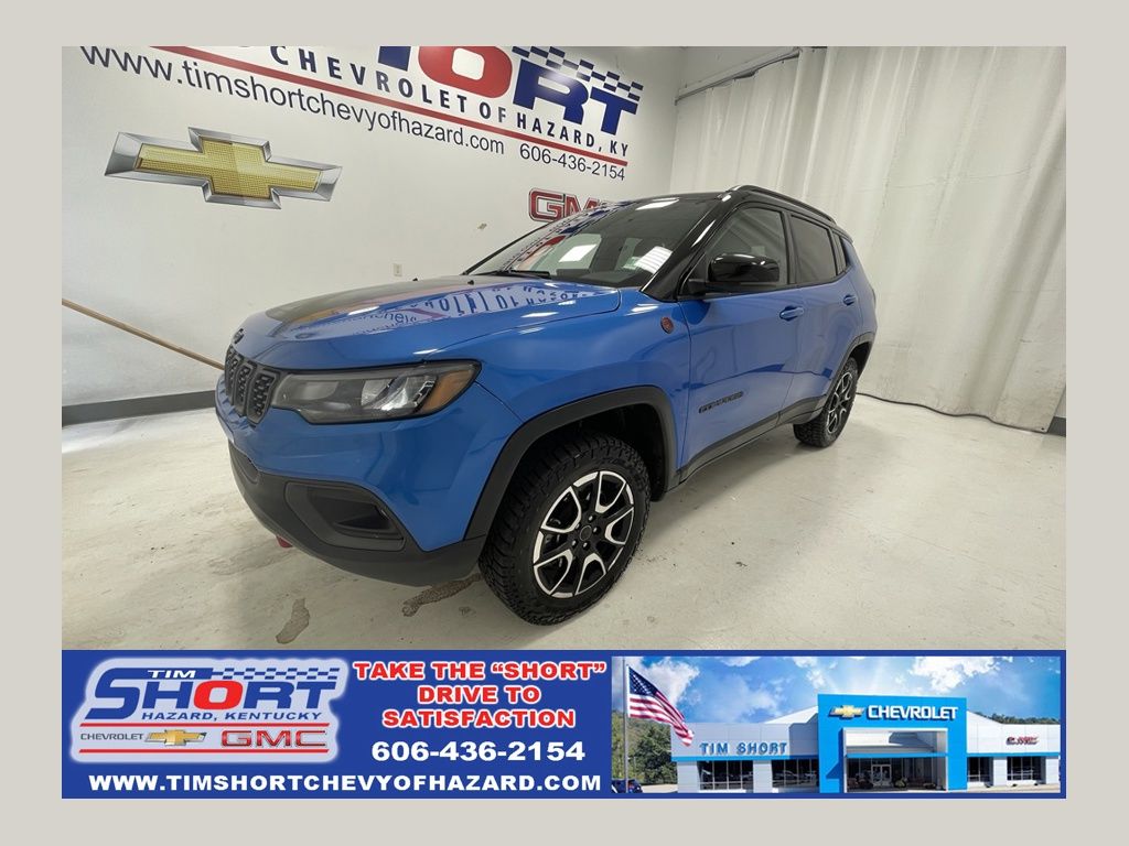 Hydro Blue Pearlcoat 2025 Jeep Compass SUV / Crossover Four-Wheel Drive 8-Speed Automatic