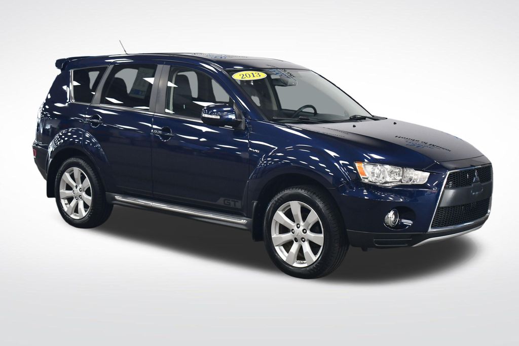 Thumbnail: 2013 Mitsubishi Outlander - 9