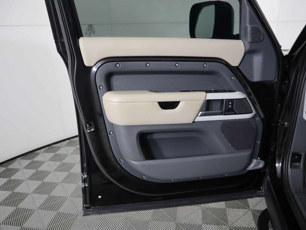 Thumbnail: 2020 Land Rover Defender - 25