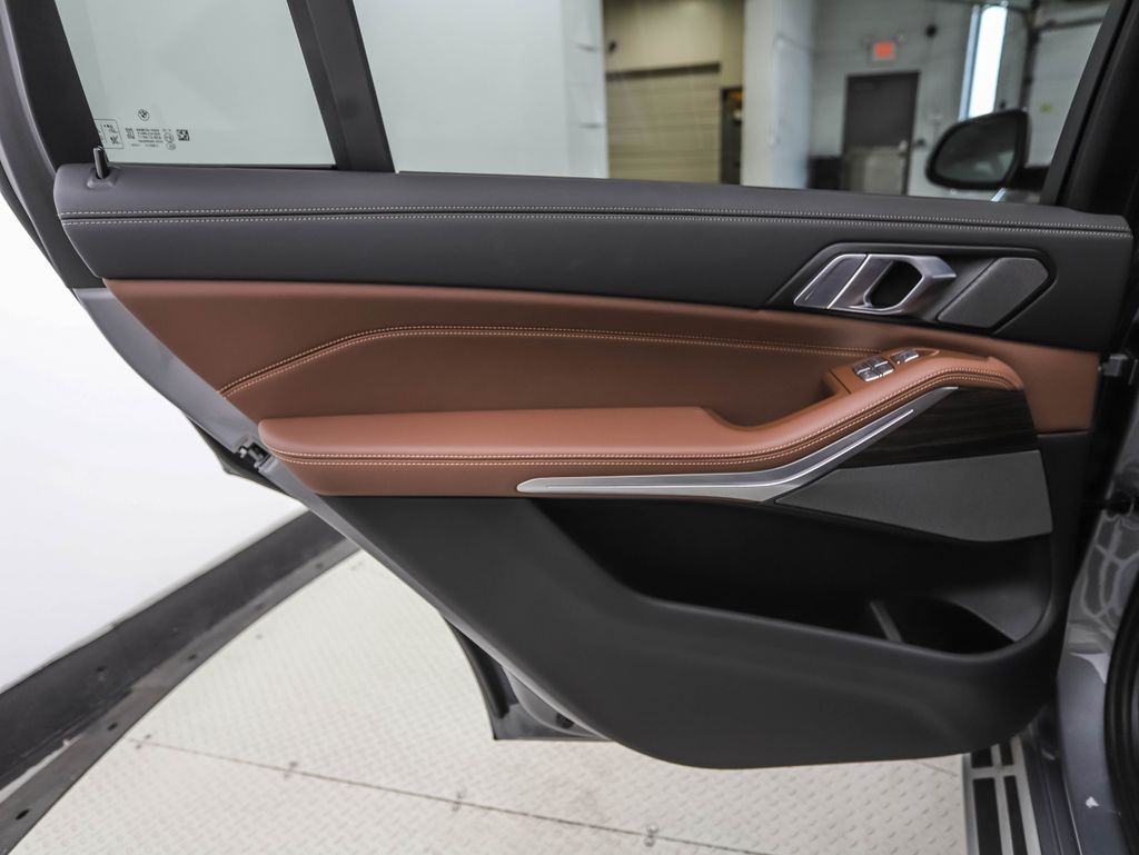 Thumbnail: 2024 BMW X7 - 20