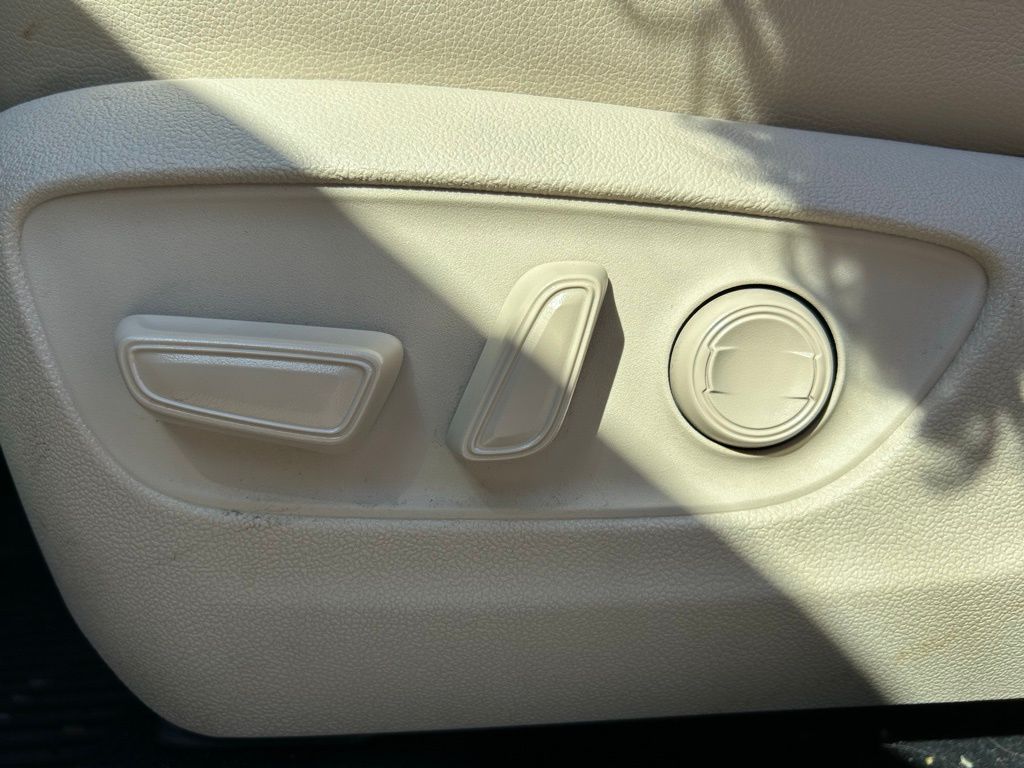 Thumbnail: 2021 Toyota Highlander - 17