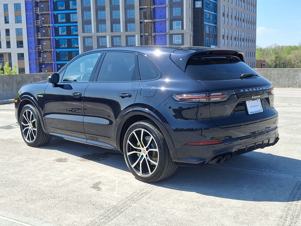 Thumbnail: 2022 Porsche Cayenne - 3