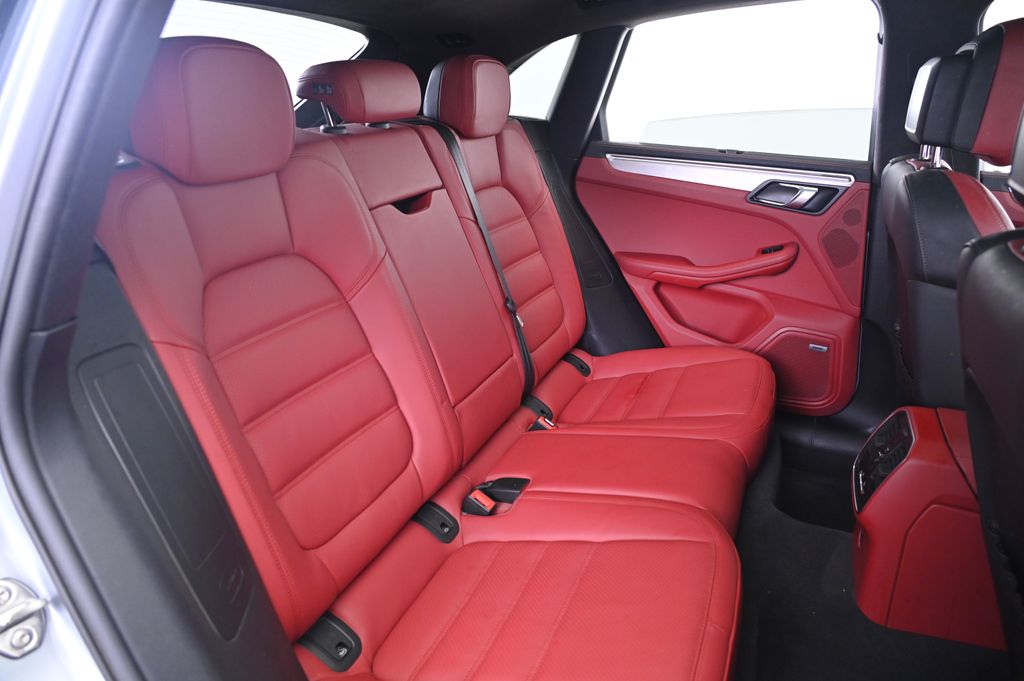 Thumbnail: 2021 Porsche Macan - 19
