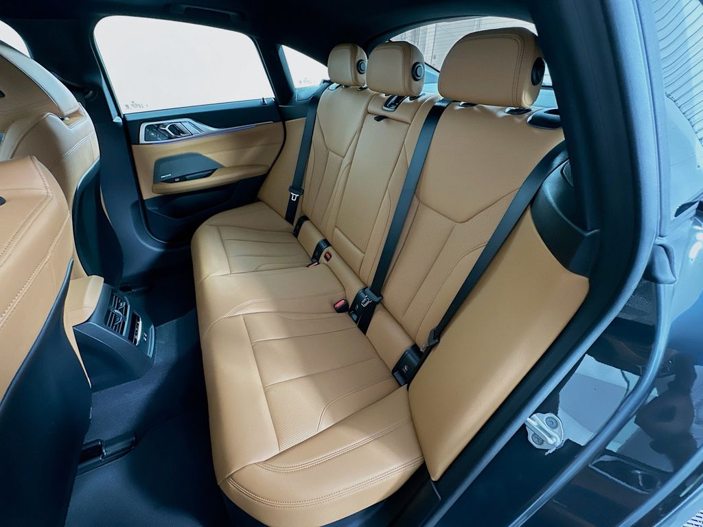 Thumbnail: 2025 BMW i4 - 17
