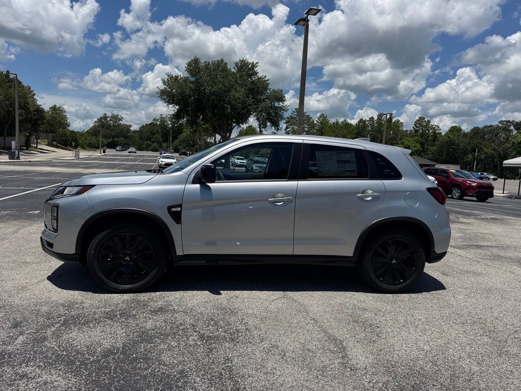 2025 Mitsubishi Outlander Sport LE photo 3