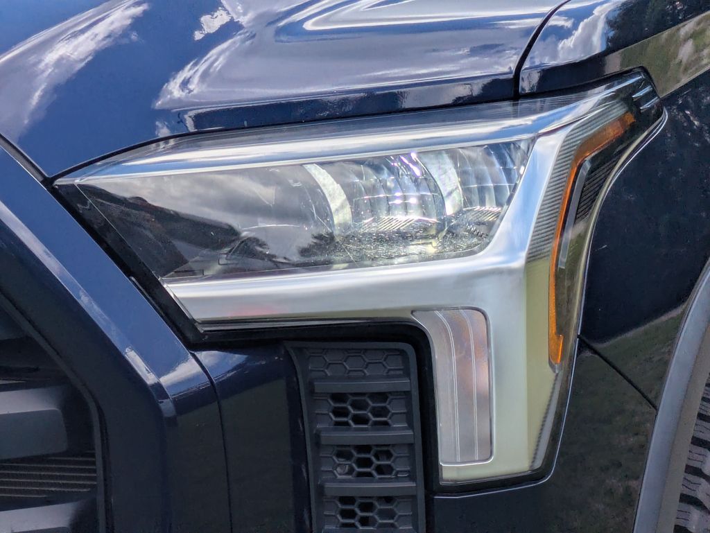 Used 2023  Toyota SR5 image 9