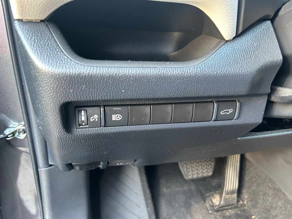 2023 Toyota RAV4 XLE 18