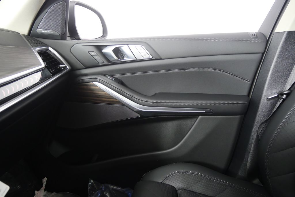 Thumbnail: 2026 BMW X7 - 25