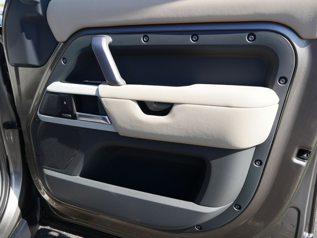 Thumbnail: 2023 Land Rover Defender - 21