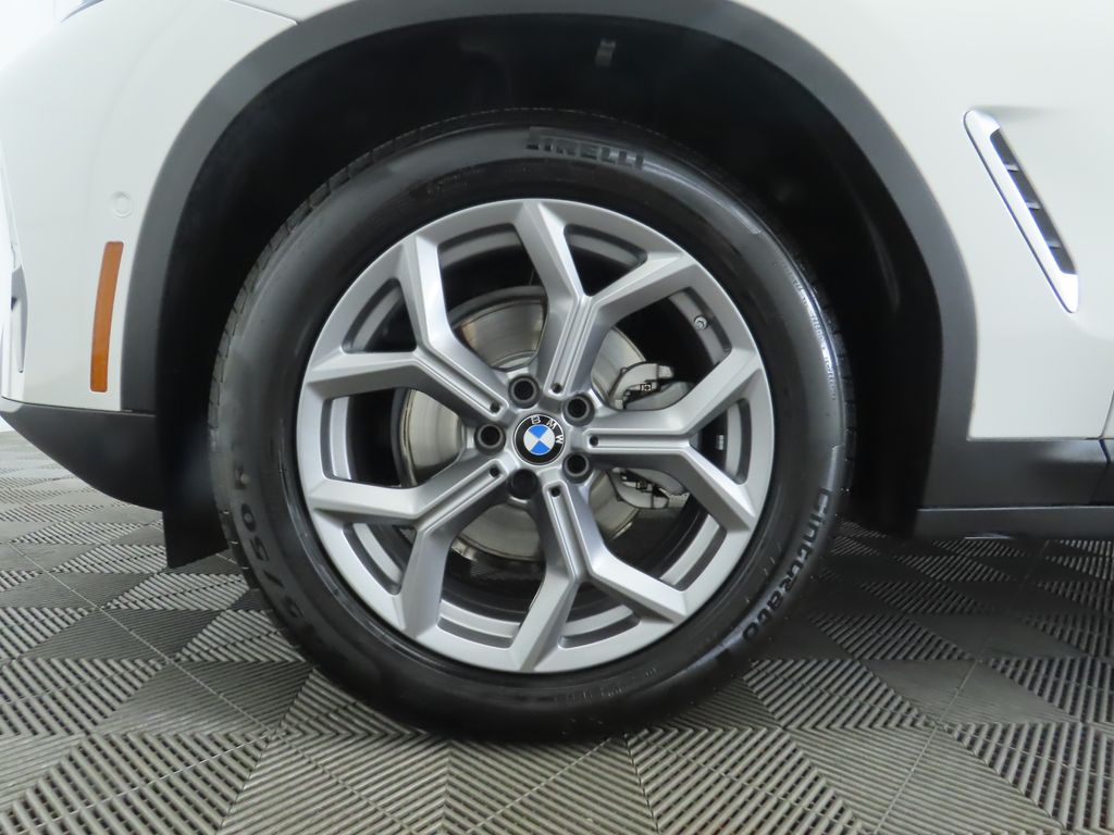 Thumbnail: 2025 BMW X4 - 31