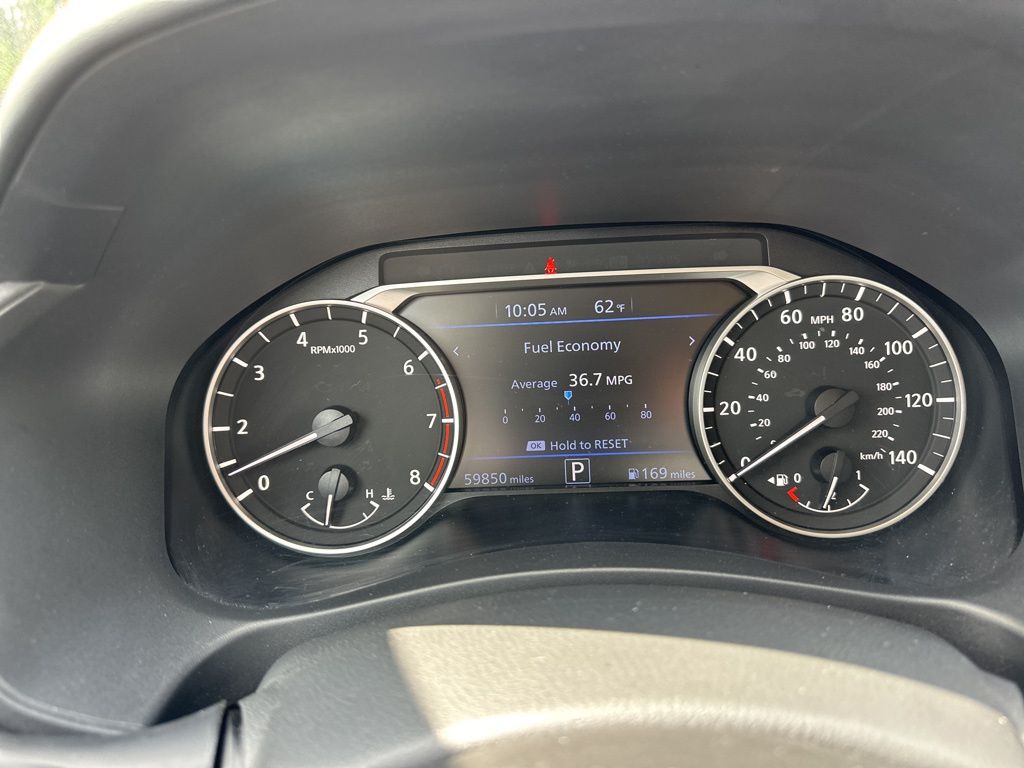 2022 Gun Metallic Nissan Altima 2.5 SR FWD Sedan